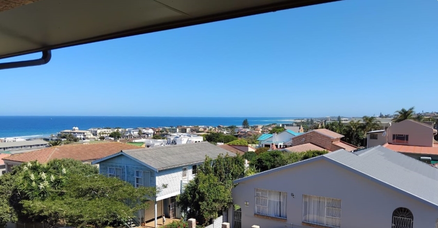 4 Bedroom Property for Sale in Wavecrest Eastern Cape